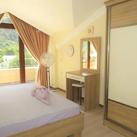 아파트 Solaire Tatil Evi 말마리스